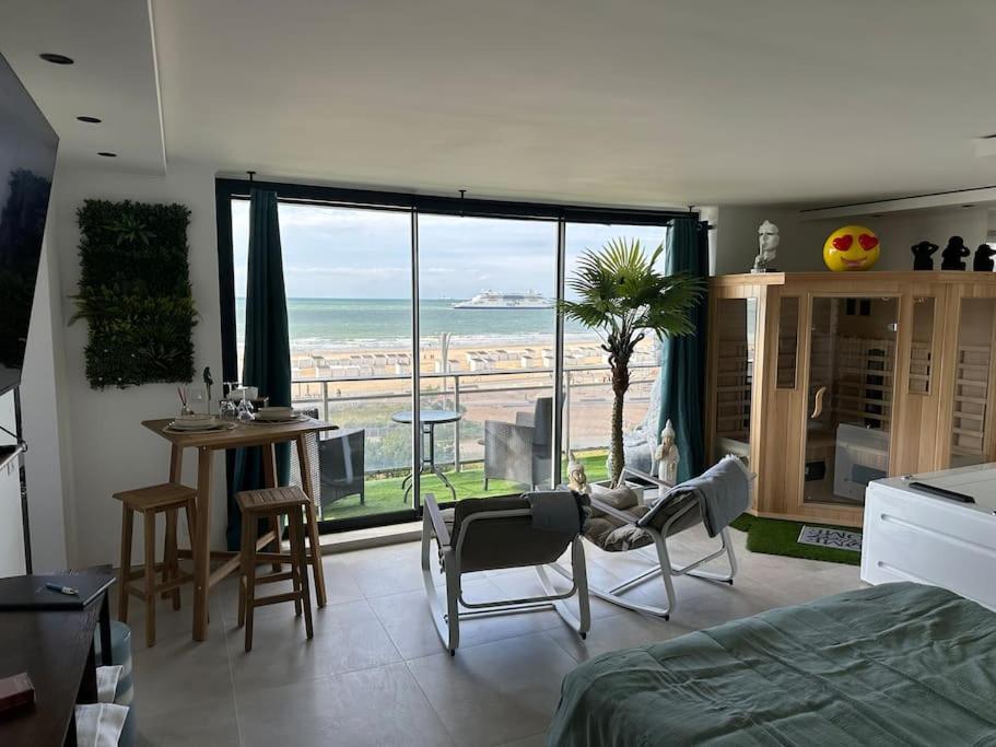 Sea Side Vue Apartment